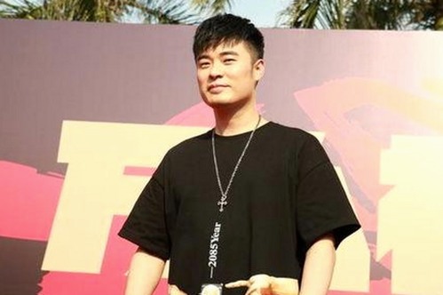 李易峰再掀话题热潮，娱乐圈吃瓜风向转变？