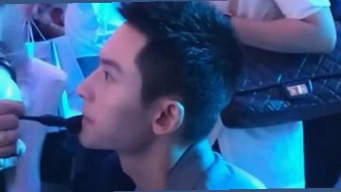 最新爆料：明星幕后秘密大曝光，圈内风云再起！